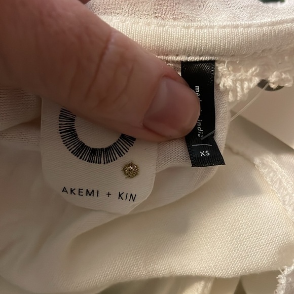 NWT Anthropologie Akemi+Kin Embroidered Sleeveless Top Antique White & Black XS - Picture 9 of 13
